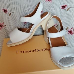 L'Amour    Sandals 👡